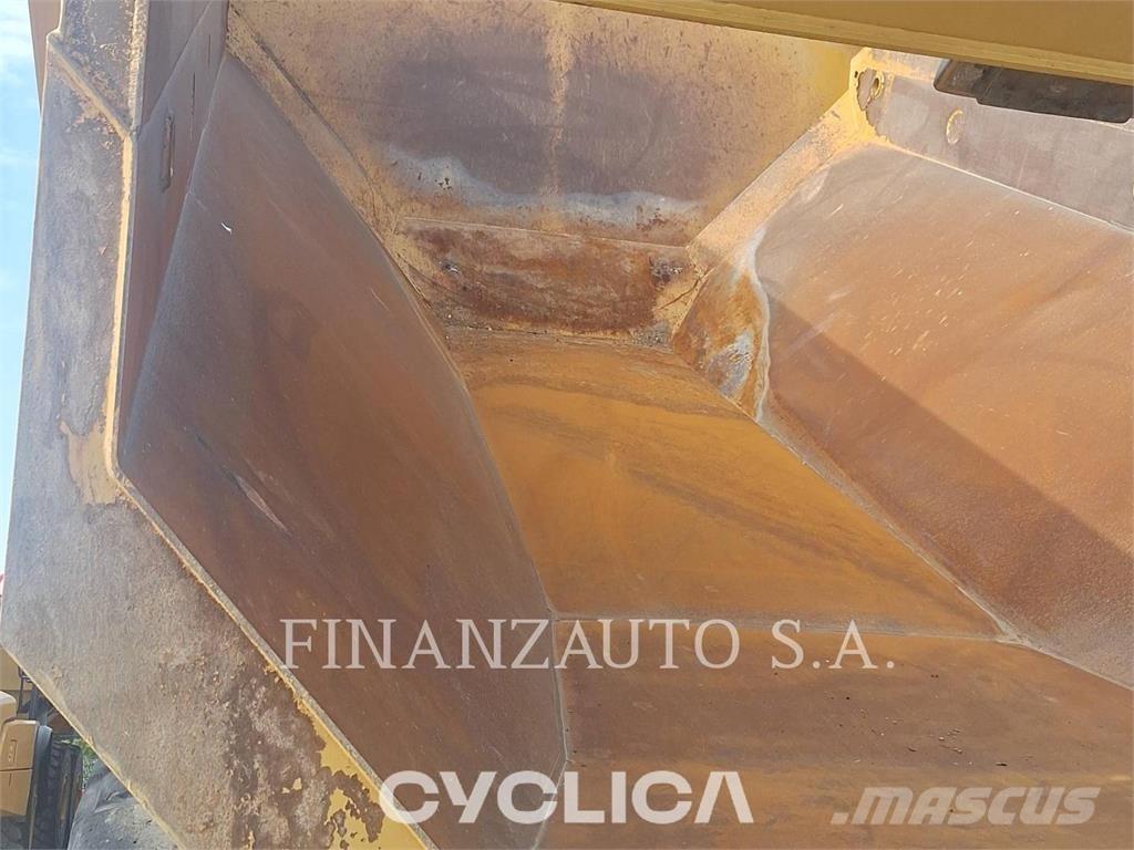 CAT 745 Dumper - Knickgelenk