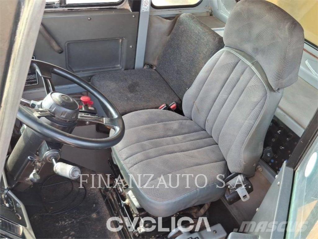 CAT 773E Dumper - Knickgelenk