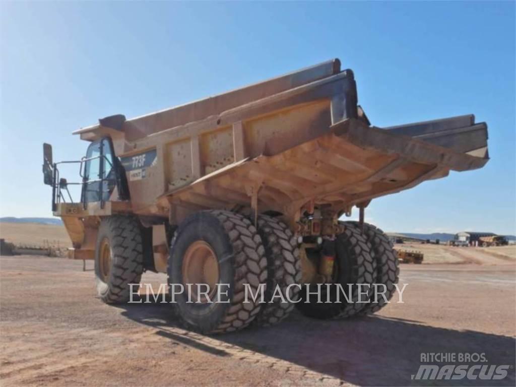 CAT 773F Dumper - Knickgelenk