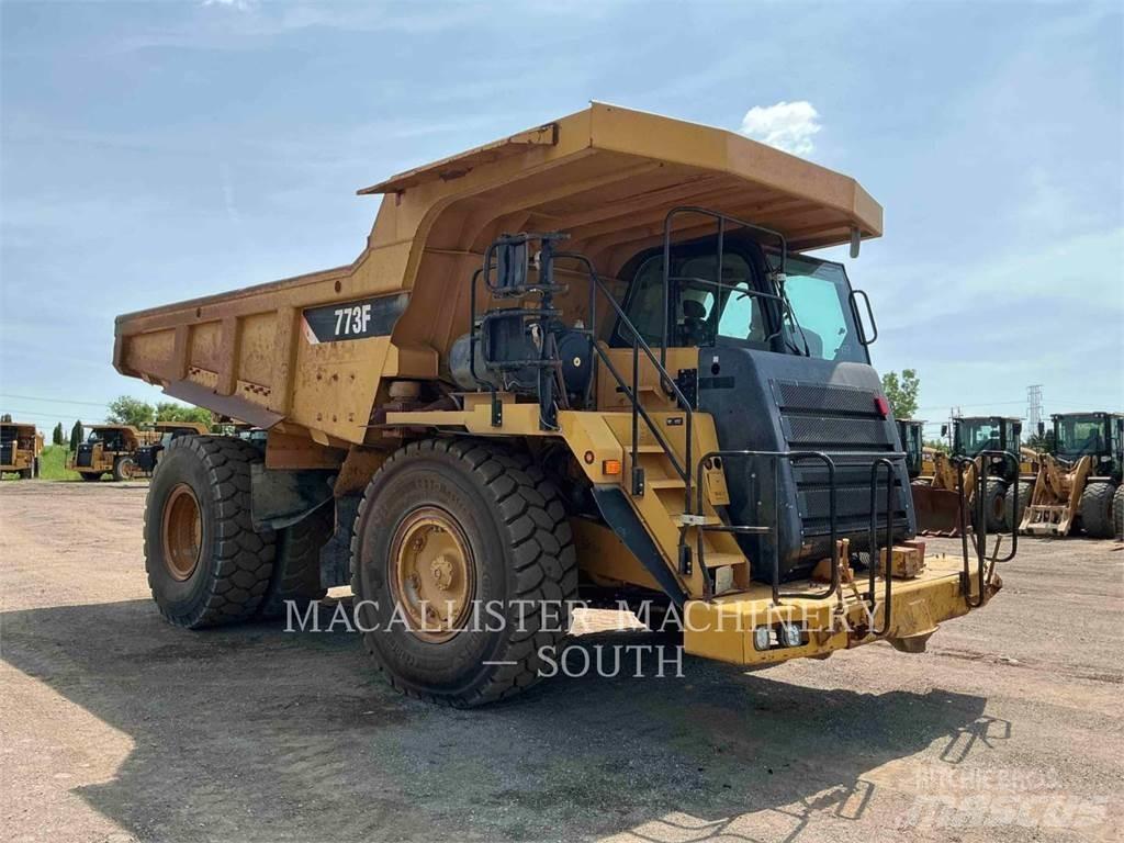 CAT 773F Dumper - Knickgelenk