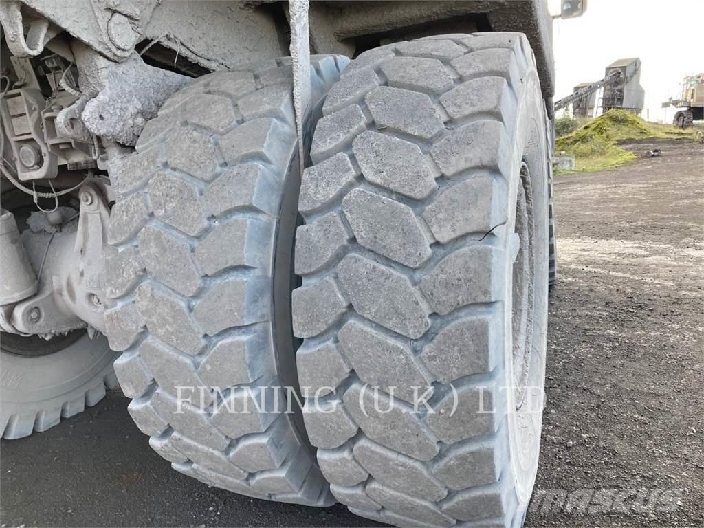 CAT 775D Dumper - Knickgelenk