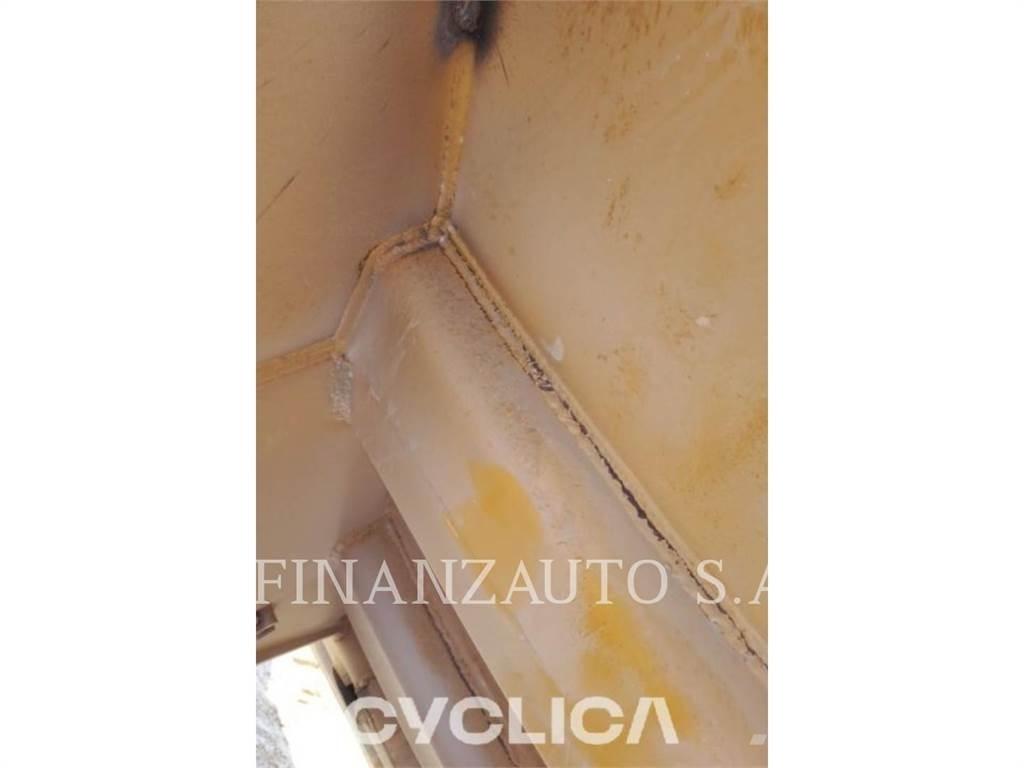 CAT 775E Dumper - Knickgelenk