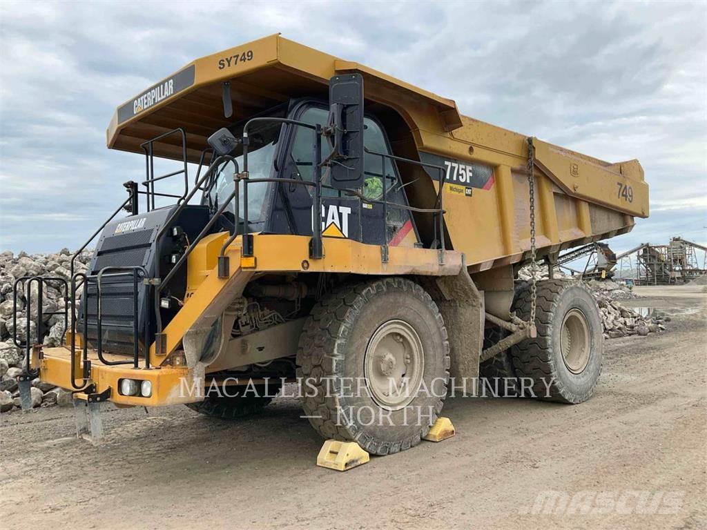 CAT 775F Dumper - Knickgelenk
