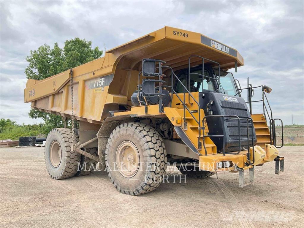 CAT 775F Dumper - Knickgelenk