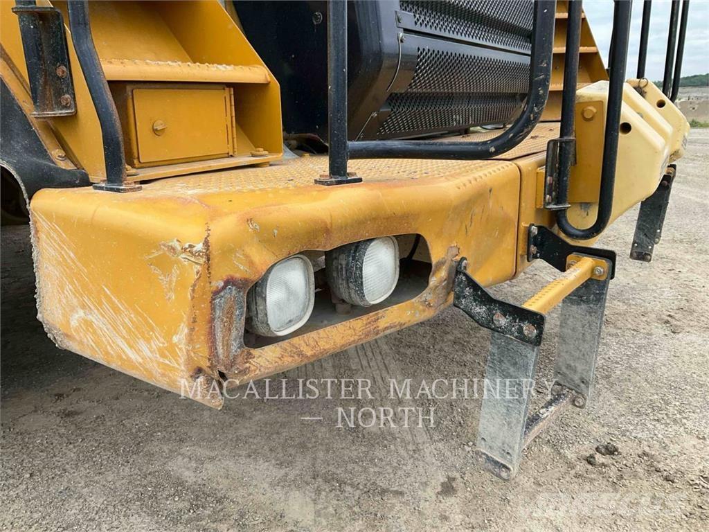 CAT 775F Dumper - Knickgelenk