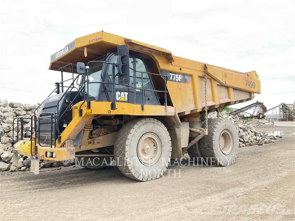 CAT 775F Dumper - Knickgelenk