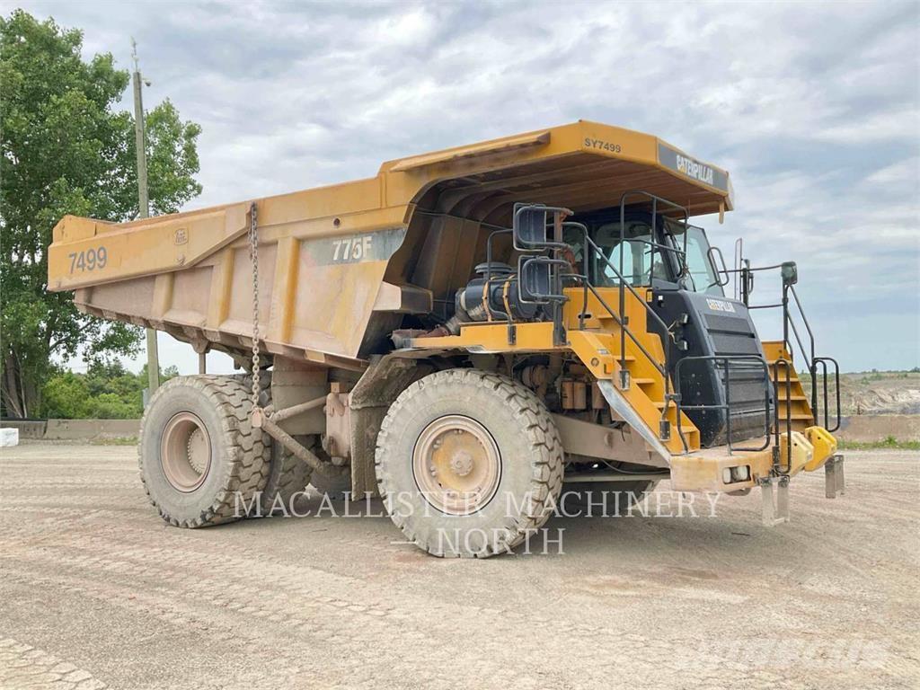 CAT 775F Dumper - Knickgelenk