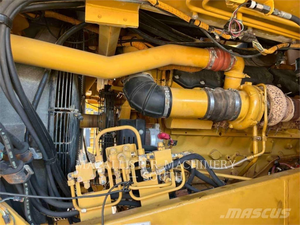 CAT 775F Dumper - Knickgelenk