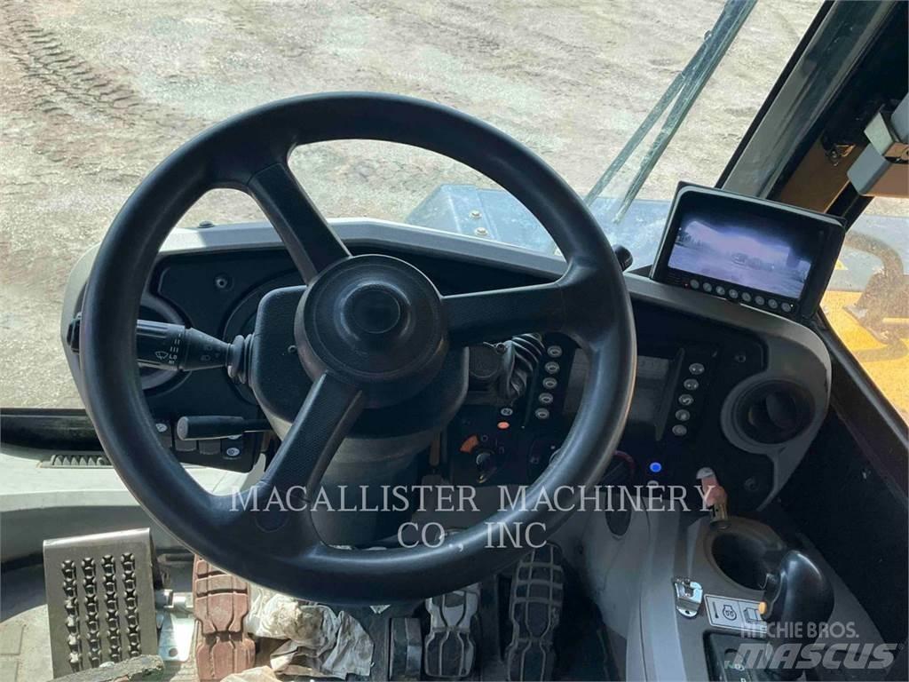 CAT 775G Dumper - Knickgelenk