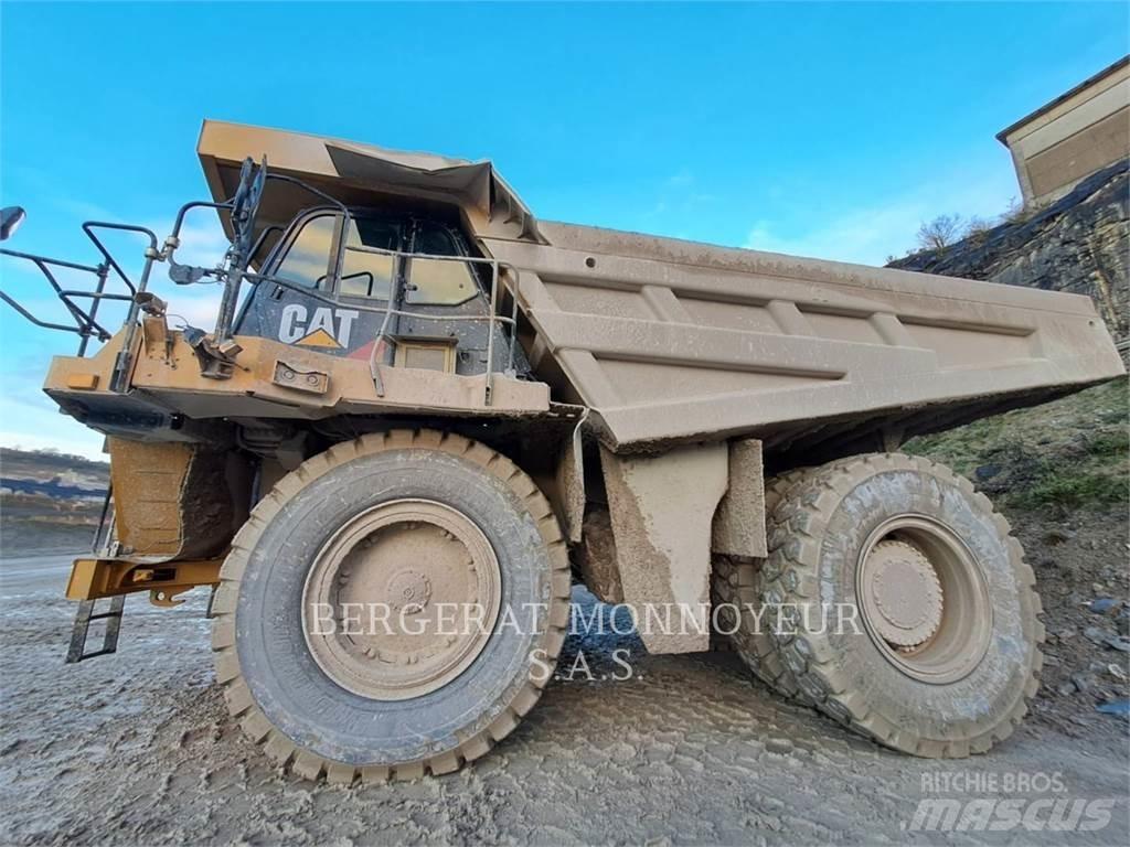 CAT 777G Dumper - Knickgelenk
