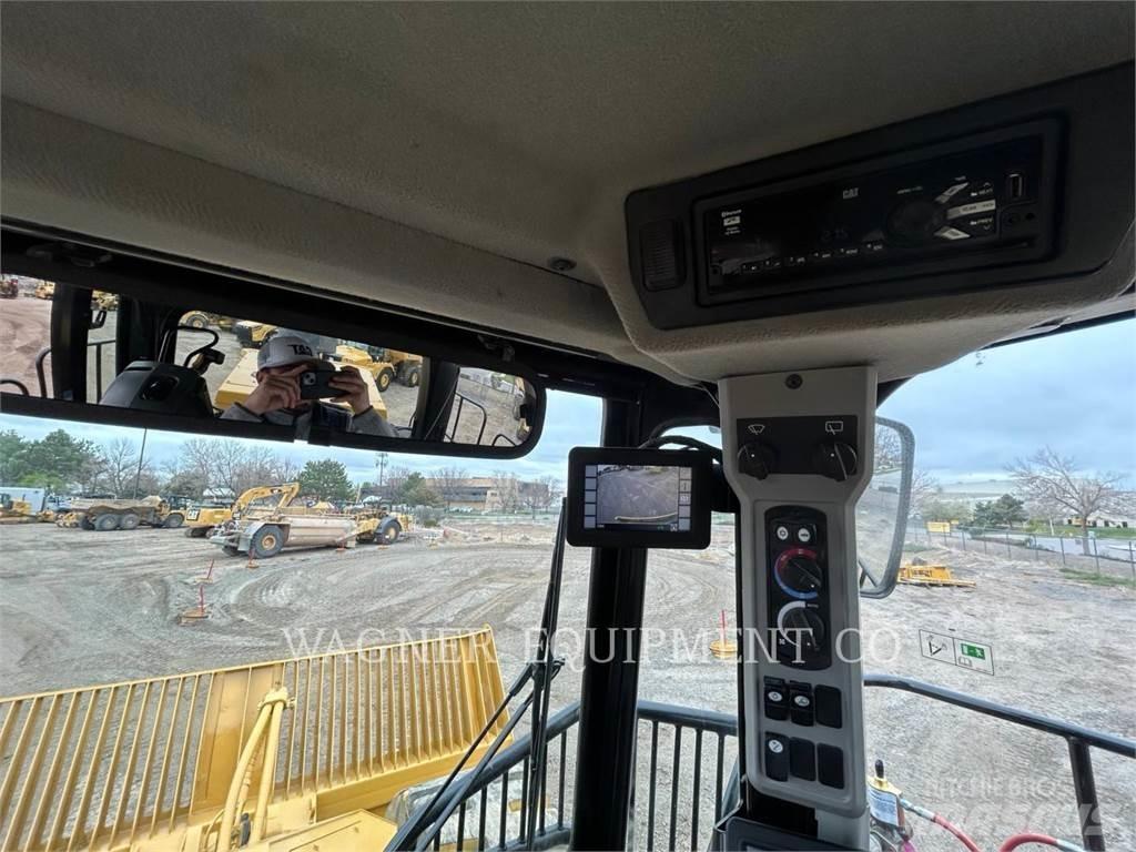 CAT 836K Radlader