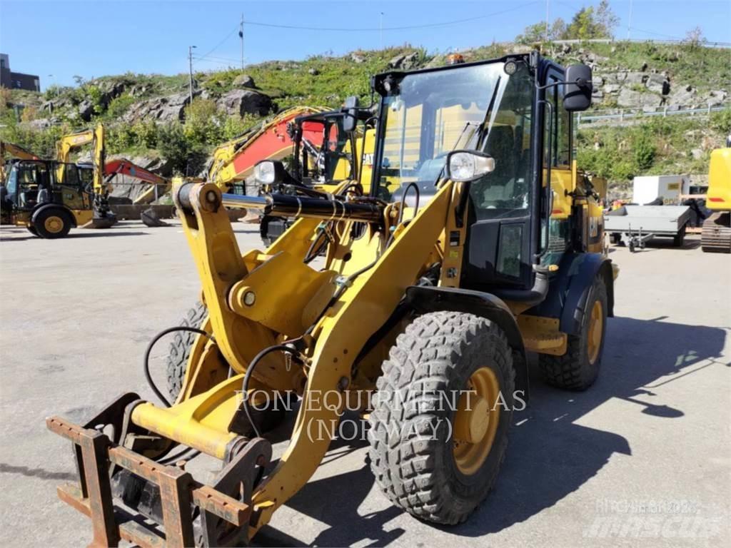 CAT 906M Radlader