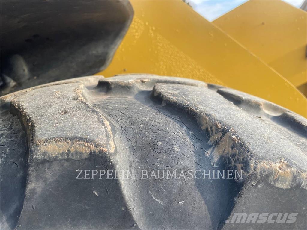 CAT 906M Radlader