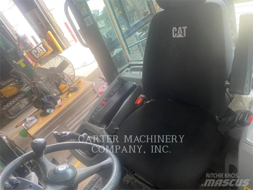 CAT 908M Radlader