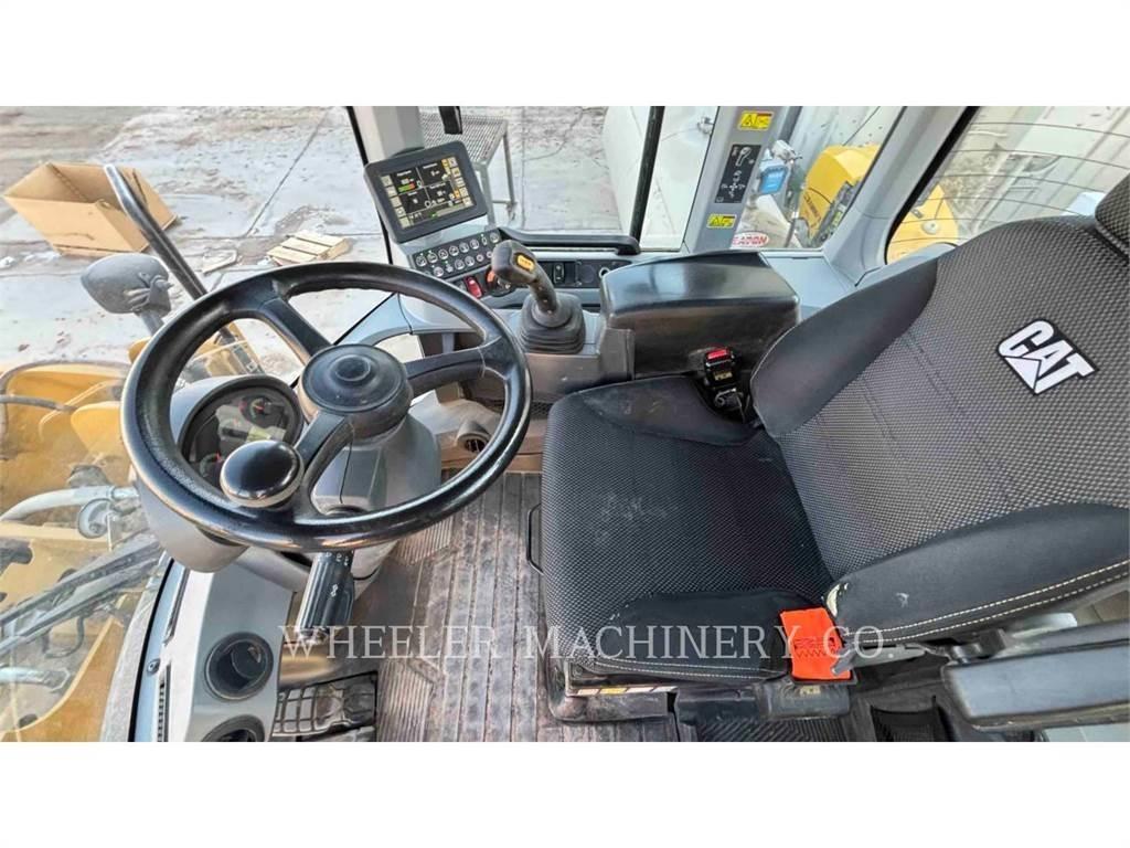 CAT 930M QC Radlader