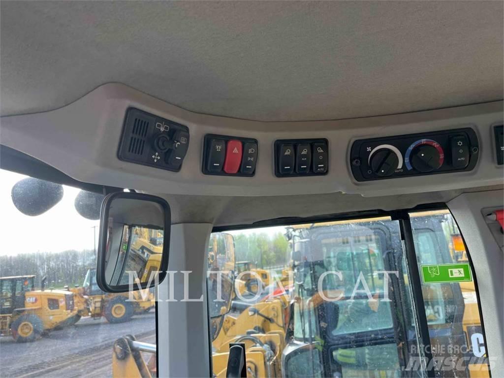 CAT 938M 2V Radlader