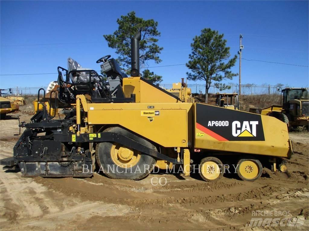 CAT AP-600D Strassenfertiger