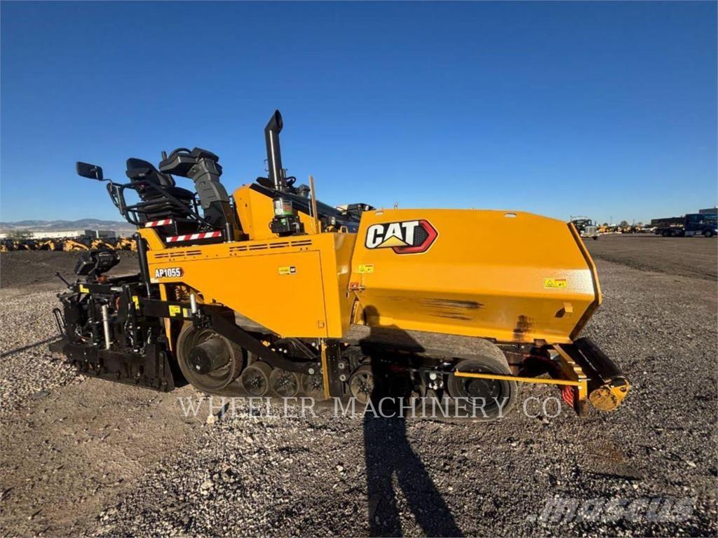 CAT AP1055 Strassenfertiger