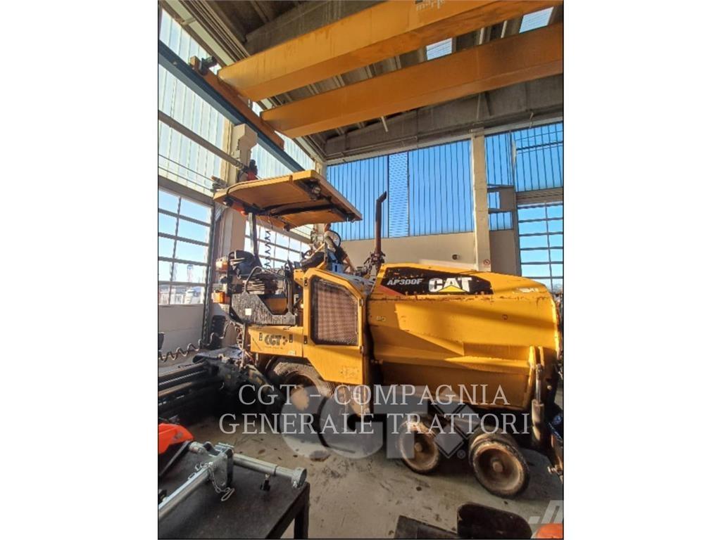 CAT AP300F Strassenfertiger