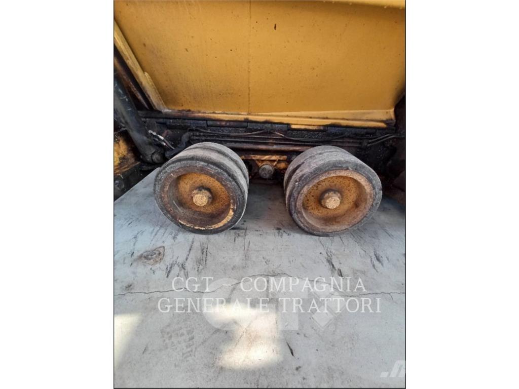 CAT AP300F Strassenfertiger