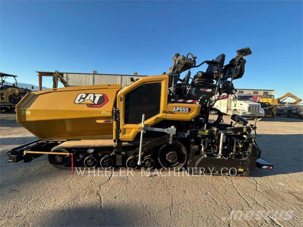CAT AP555 Strassenfertiger