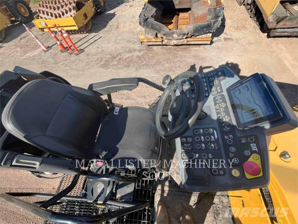 CAT AP555 Strassenfertiger