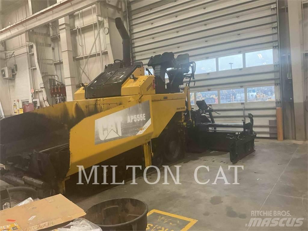 CAT AP555E Strassenfertiger
