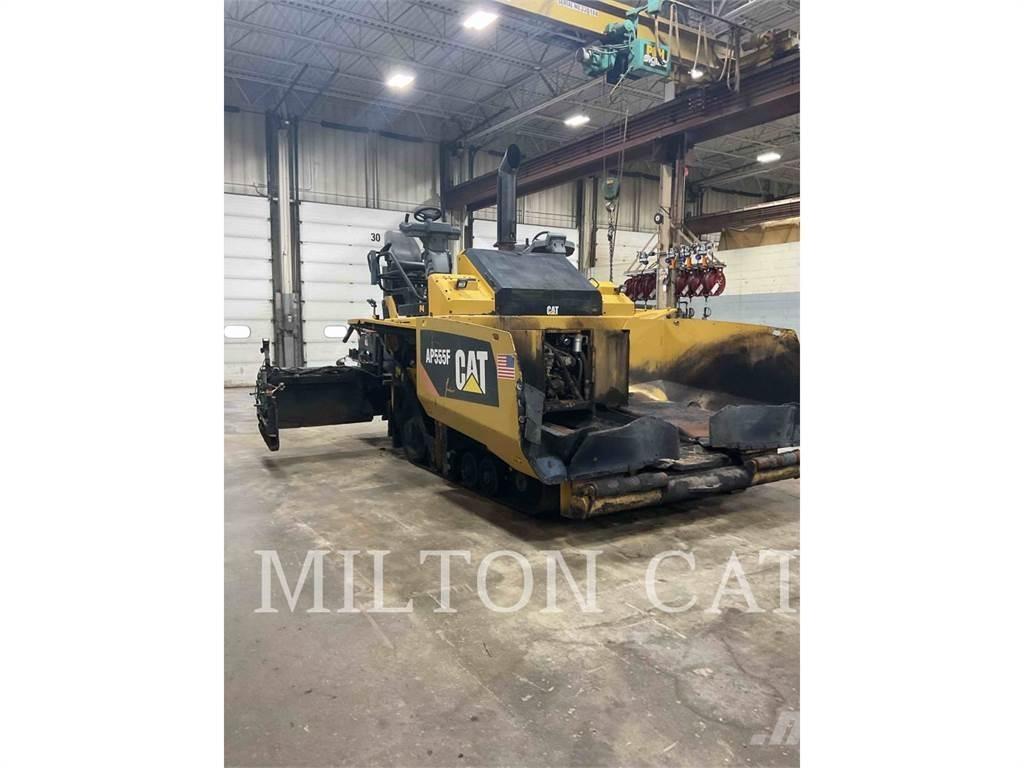 CAT AP555F Strassenfertiger