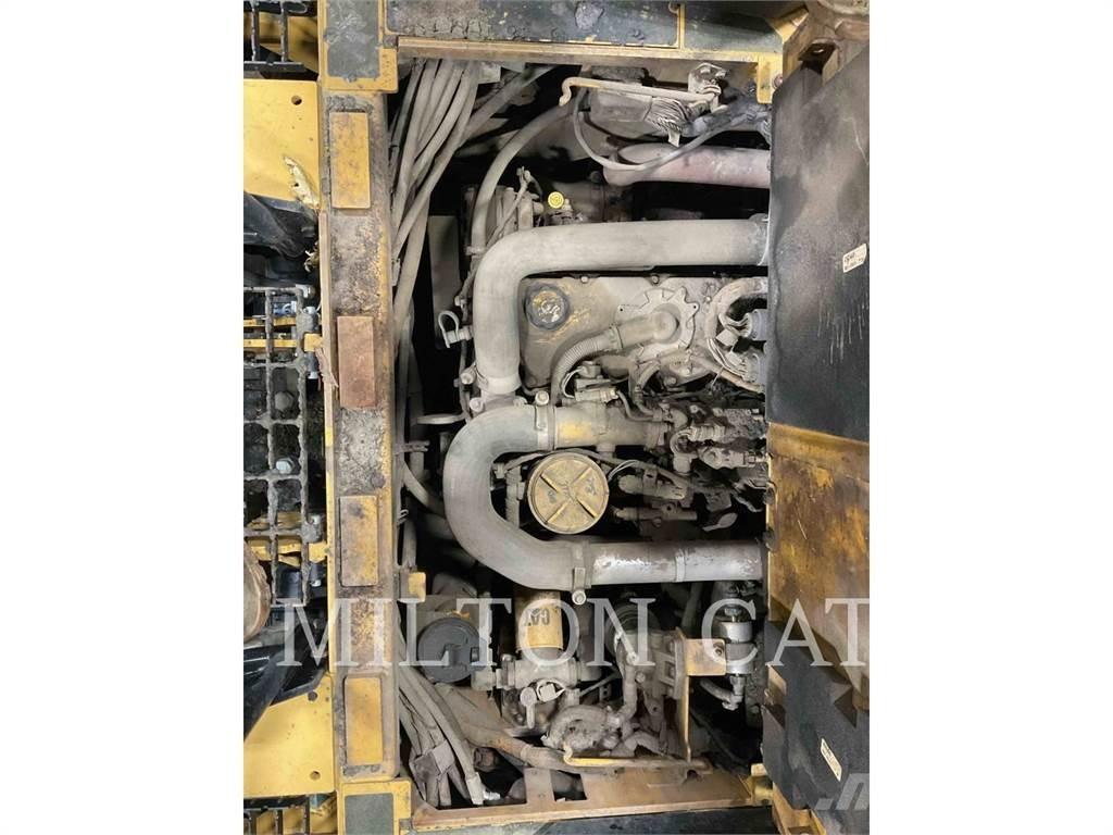 CAT AP555F Strassenfertiger