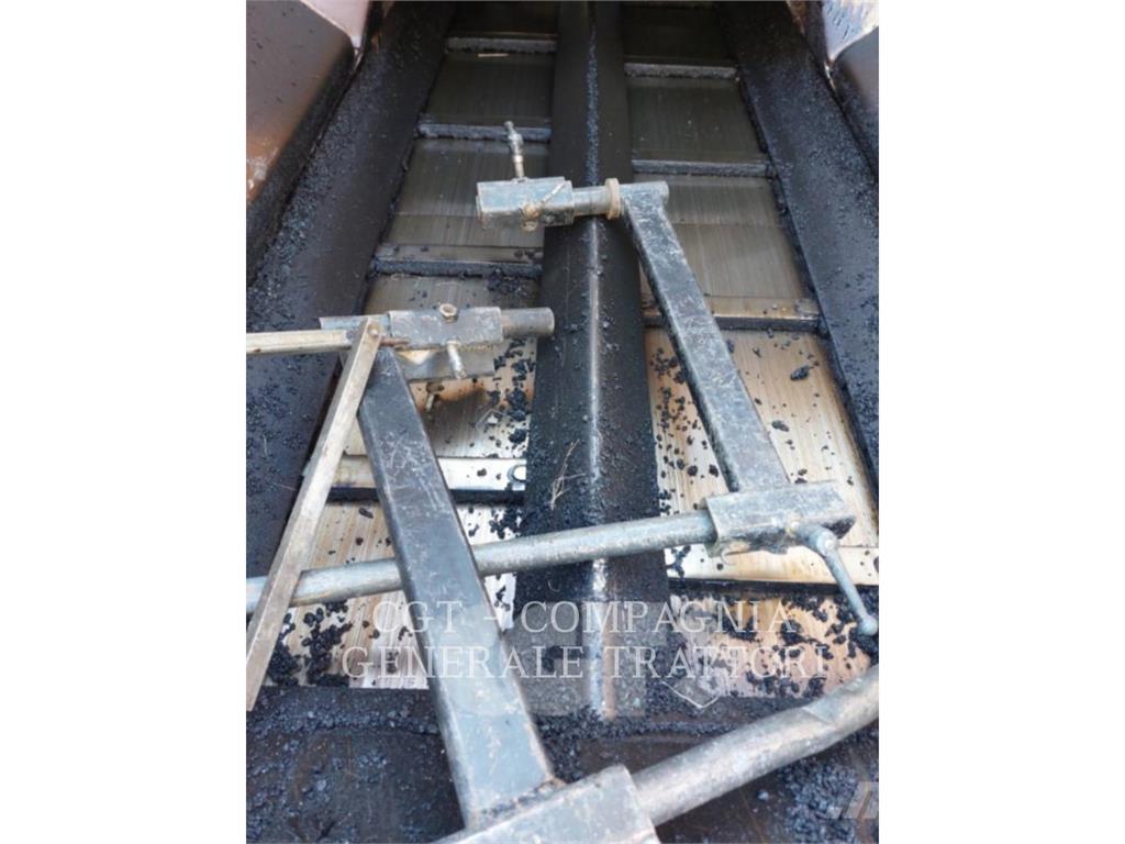 CAT AP600F Strassenfertiger