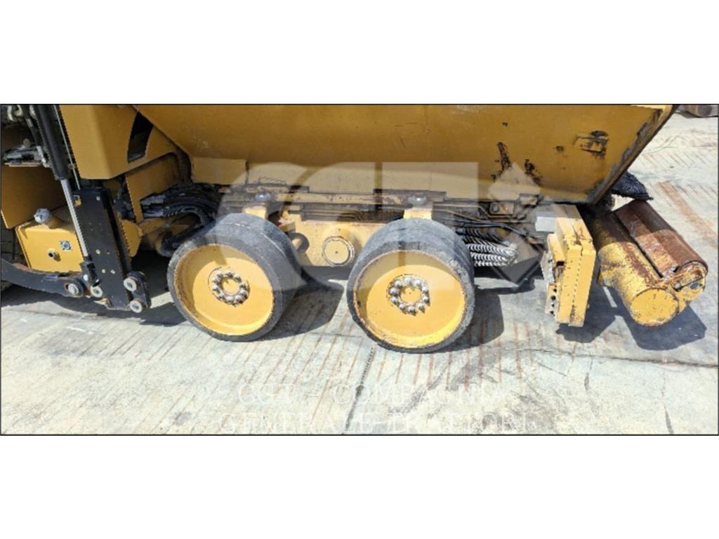 CAT AP600F Strassenfertiger