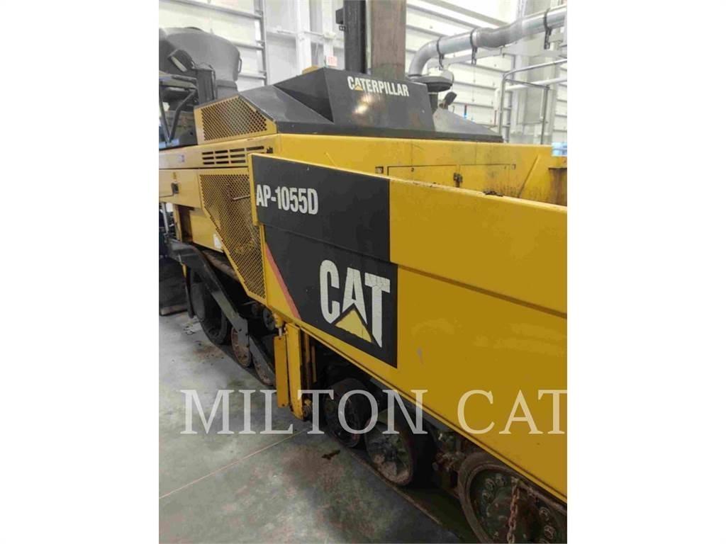 CAT BG-2455D Strassenfertiger