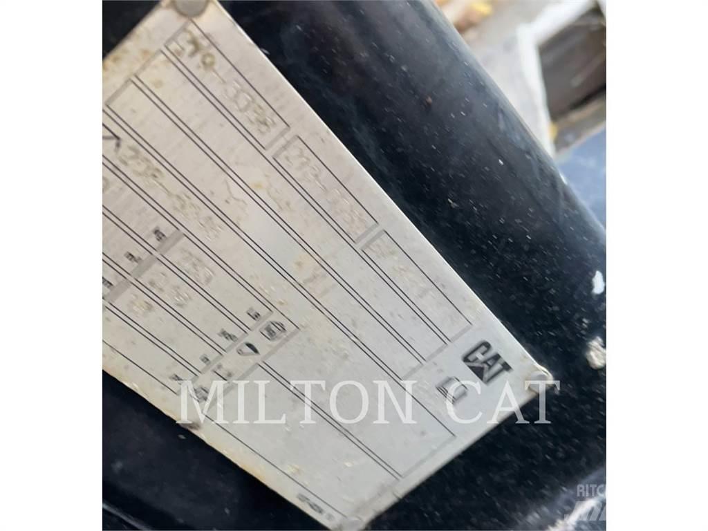 CAT BHL 18BUCKET Schaufeln