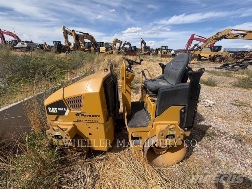 CAT CB1.8 Baggerlader