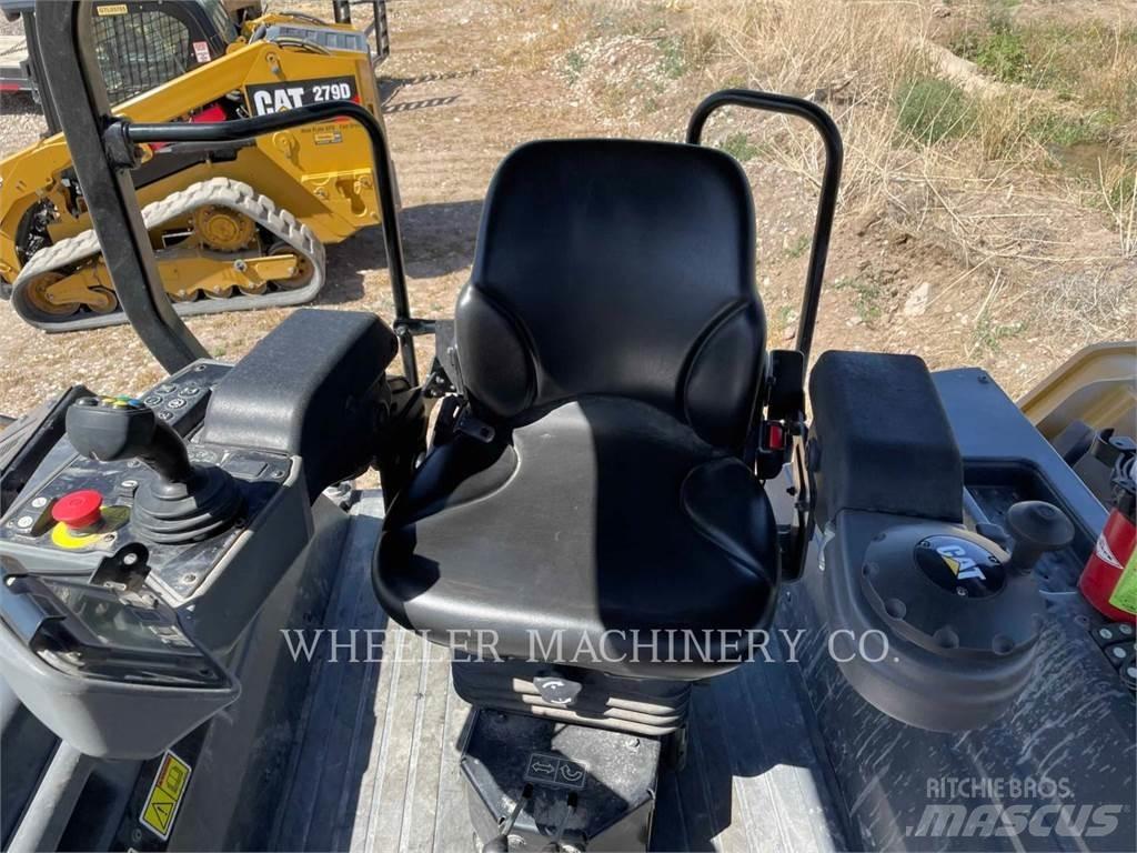 CAT CB15 CW Tandemwalzen