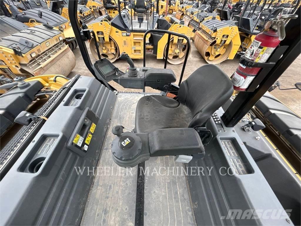 CAT CB15 CW VV Tandemwalzen