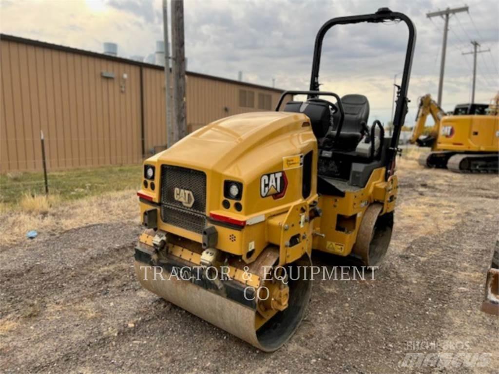 CAT CB2.7 Strassenfertiger