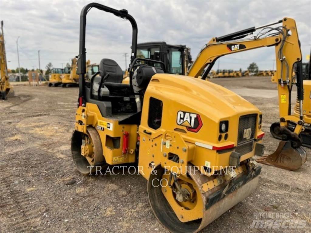 CAT CB2.7 Strassenfertiger