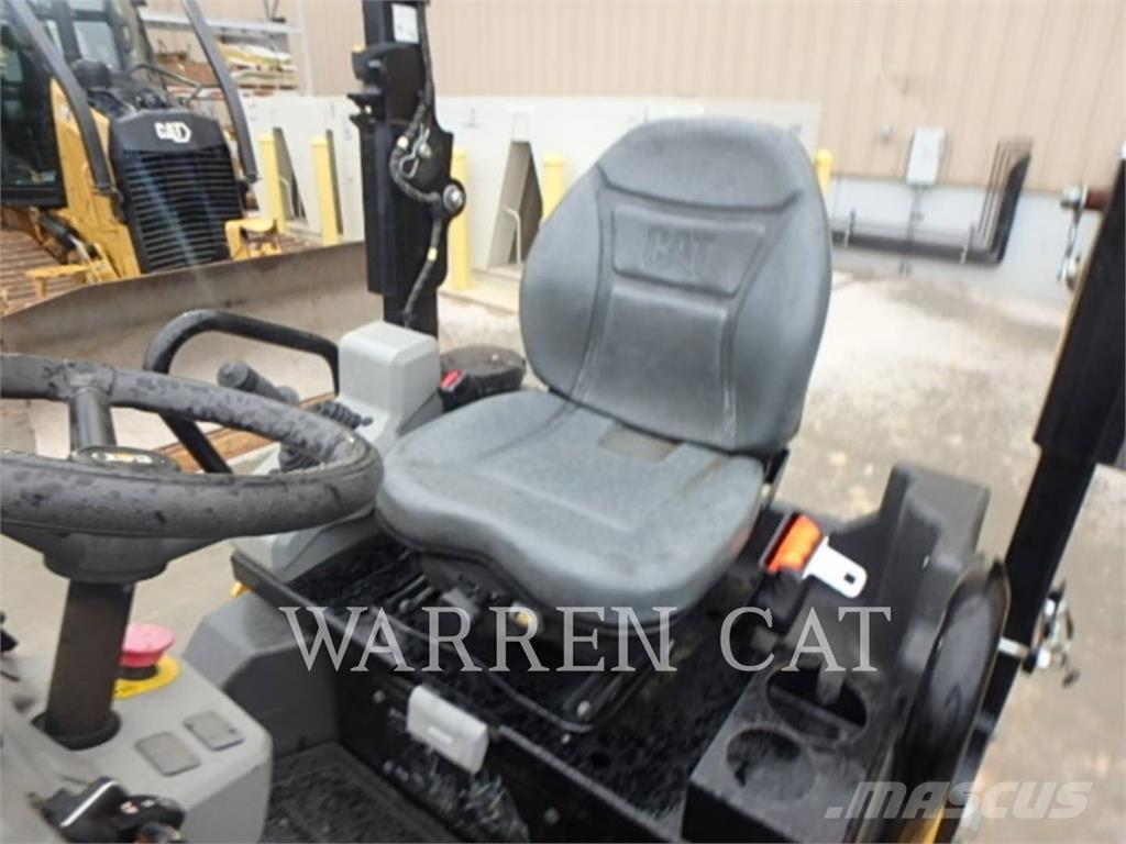 CAT CB2.7 Erdbauwalzen