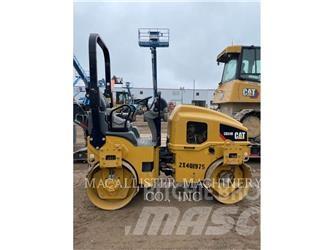 CAT CB24B Tandemwalzen