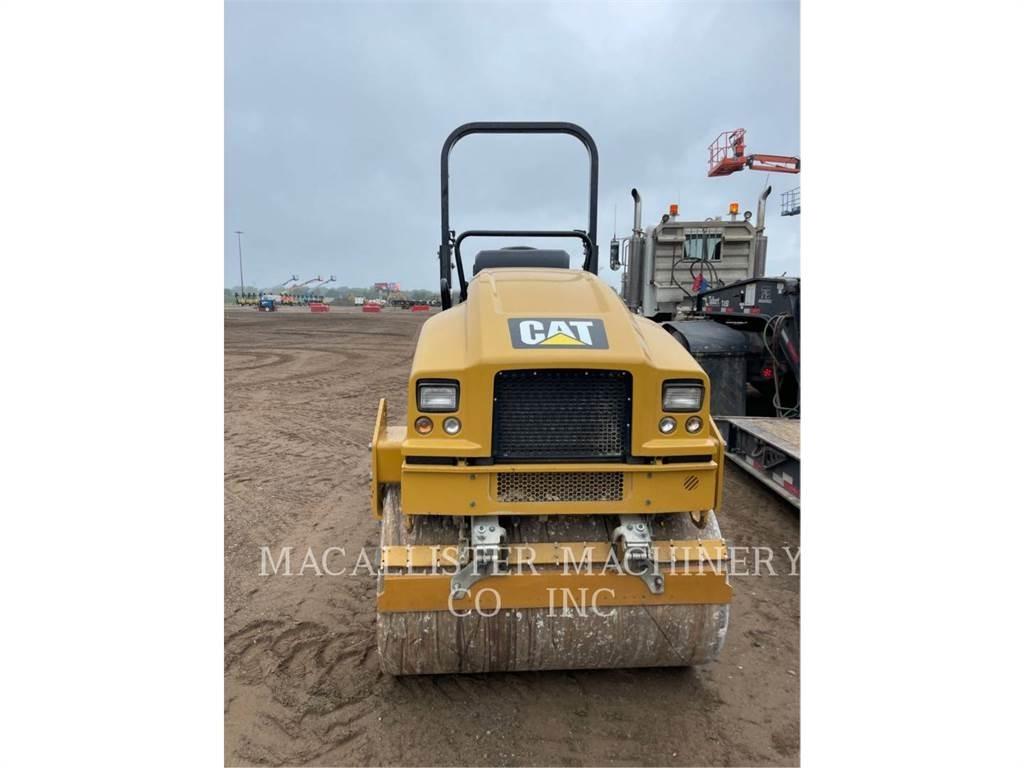 CAT CB24B Tandemwalzen