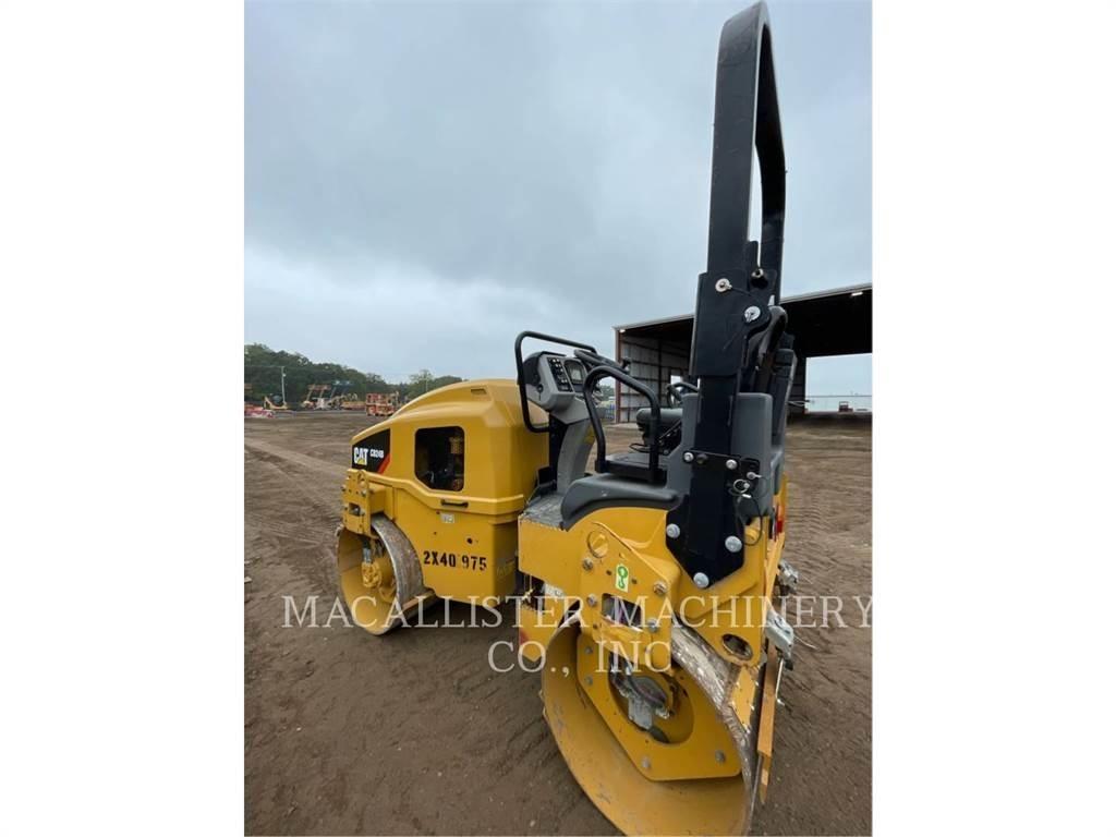 CAT CB24B Tandemwalzen