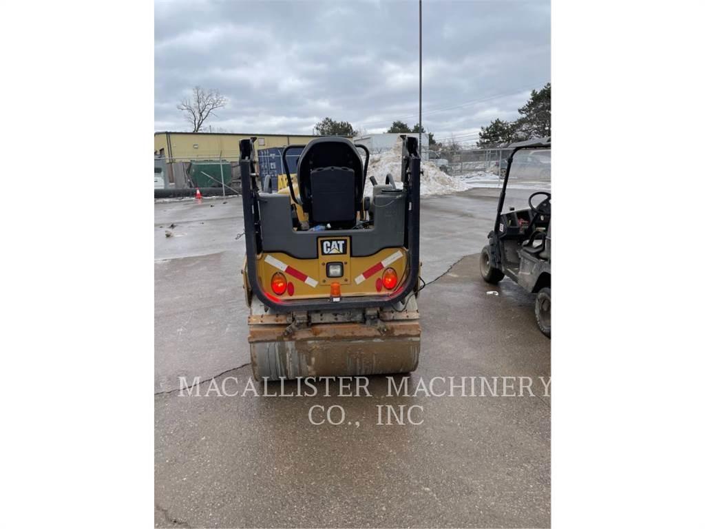 CAT CB24B Tandemwalzen