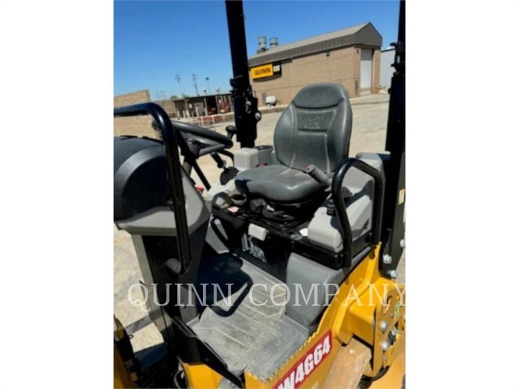 CAT CB24B Tandemwalzen