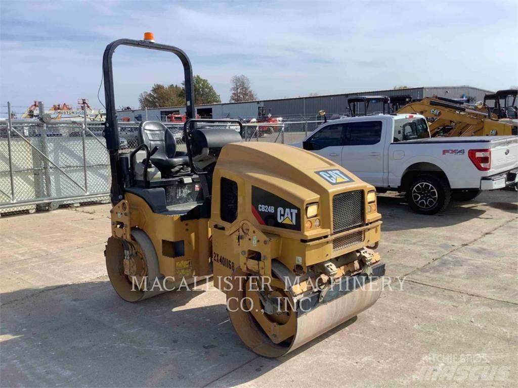 CAT CB24B Tandemwalzen
