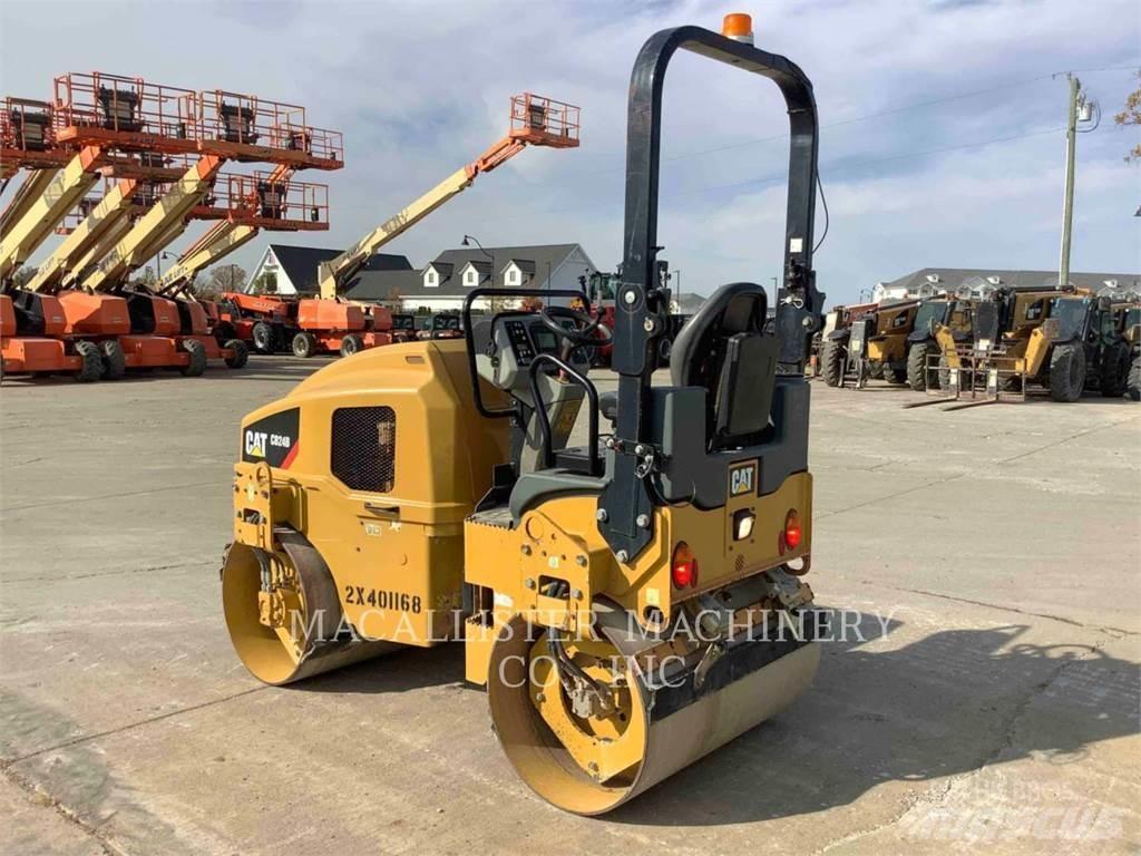 CAT CB24B Tandemwalzen