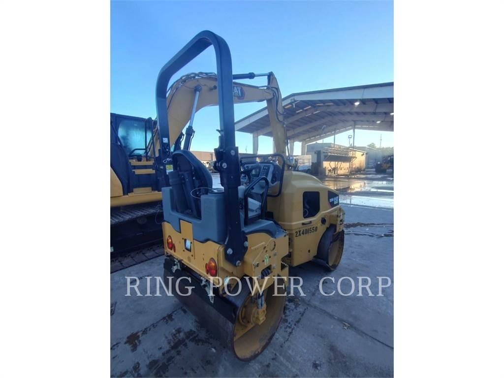 CAT CB24B Tandemwalzen