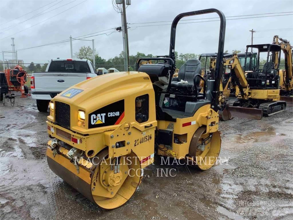 CAT CB24B Tandemwalzen