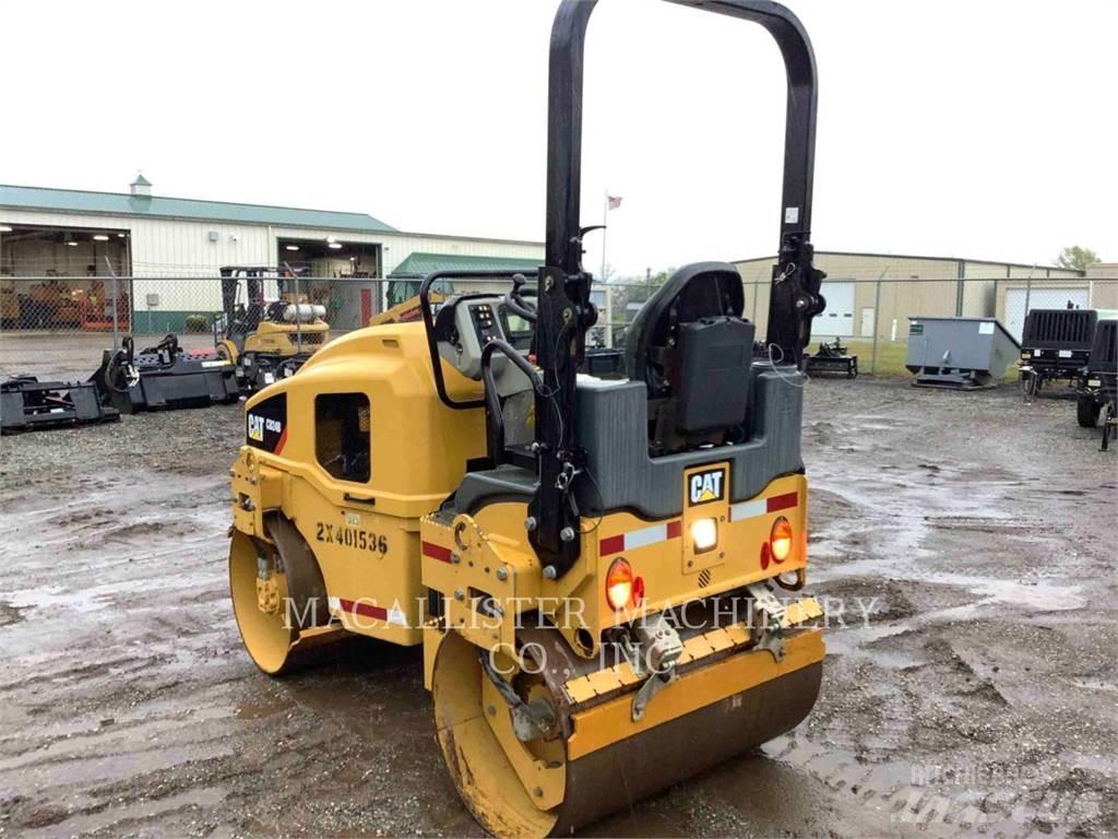 CAT CB24B Tandemwalzen