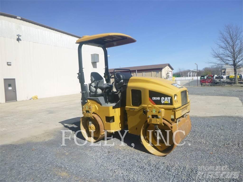 CAT CB24B Tandemwalzen